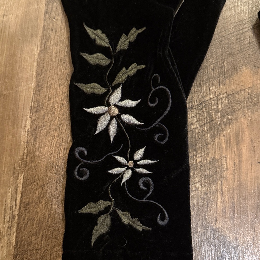 Lauer Velvet Elegant Black Floral Embroidered Dress Gloves OS - Picture 2 of 6